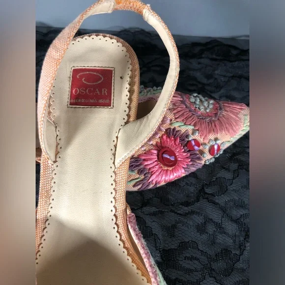 Oscar by Oscar de la Renta embroidered floral sling back kitten heels - Picture 4 of 8